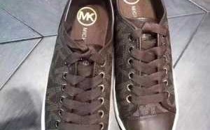 m标志的女鞋（m标志的鞋是什么牌子）